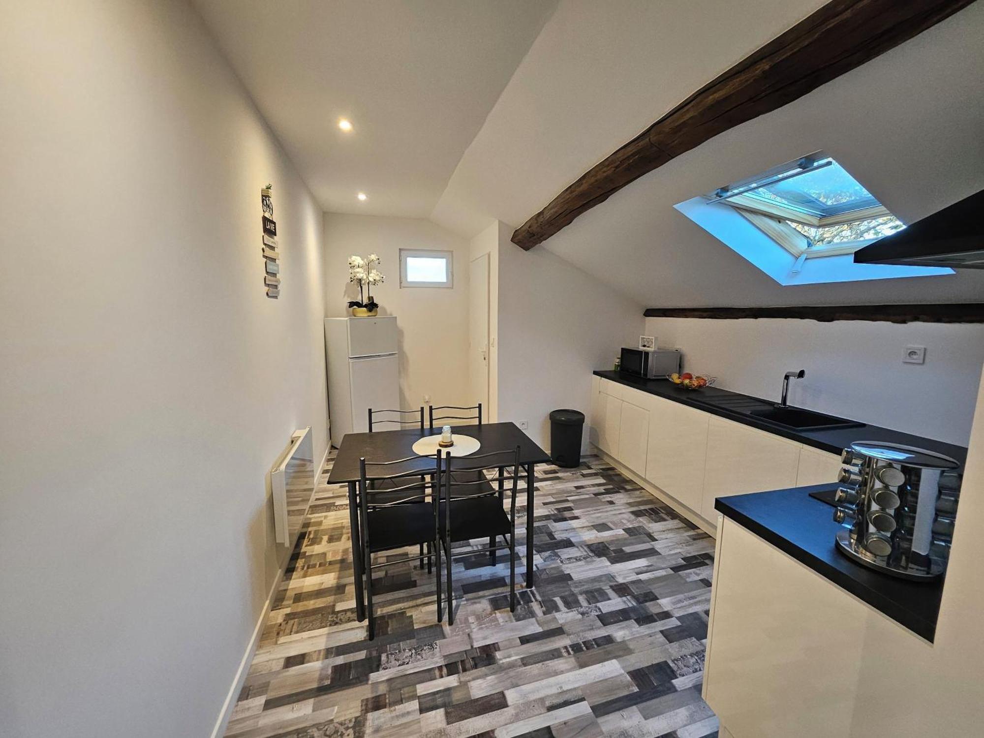 Joli Appartement Mansarde Decize Buitenkant foto